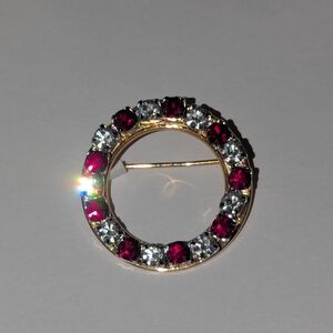 Vintage Elegant Gold and Red Gemstone Brooch